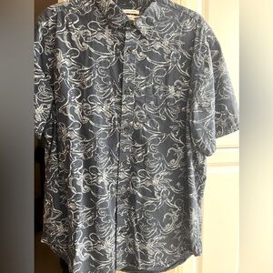 OLD NAVY MEN’S CLASSIC SHIRT XL SHARKS BUTTON DOWN CASUAL TRAVEL SLIM FIT